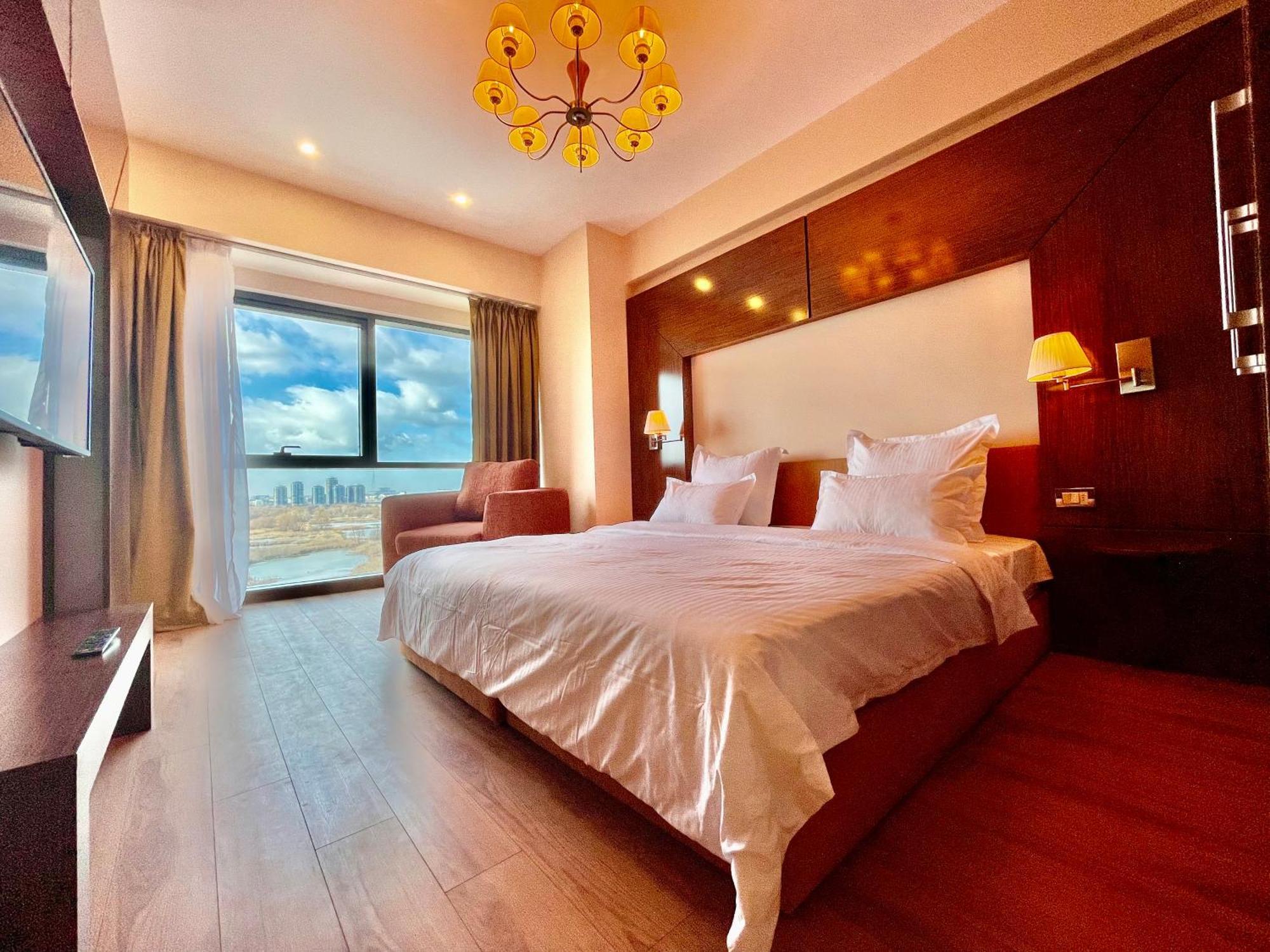 Royal Studio Apartment With A Perfect View - Yamaluxe Бухарест Экстерьер фото