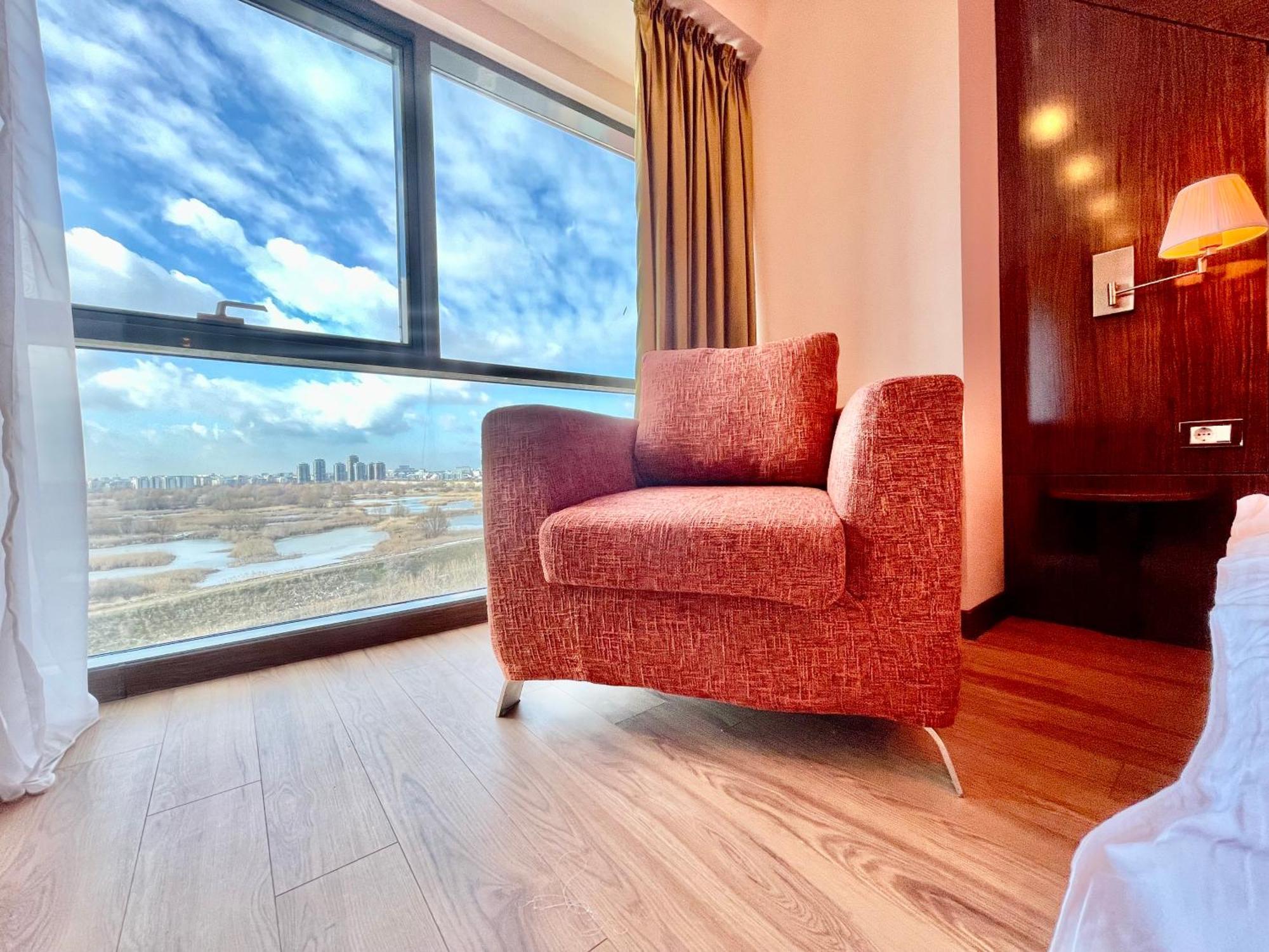 Royal Studio Apartment With A Perfect View - Yamaluxe Бухарест Экстерьер фото